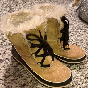 Sorel Tivoli II Tan Suede Snow Boot Size 6